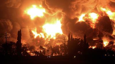 Число пострадавших при пожаре на НПЗ в Индонезии возросло до 28 человек