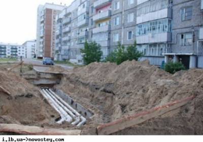 В Киеве из-за прорыва теплосети образовался гейзер высотой в несколько этажей