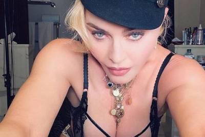 Мадонна поделилась снимками в нижнем белье