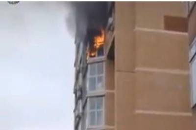 В Хабаровске ликвидировали пожар на балконе жилого дома