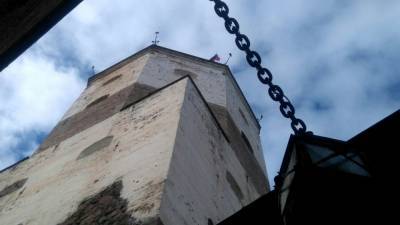 Пожилой турист пострадал при падении с лестницы в Выборгском замке