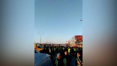 Водители "Петровича" вышли на забастовку на Таллинском шоссе