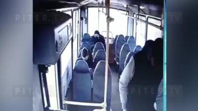 Пассажир ударил ножом водителя маршрутки в Горелово