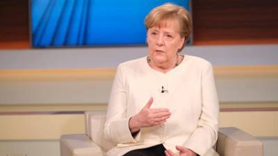 «Я не буду сидеть без дела»: Меркель пригрозила ужесточением карантина