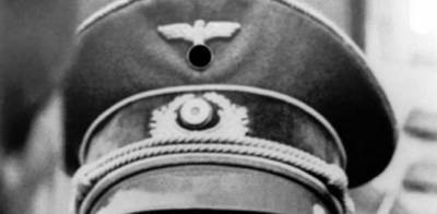 На россиянку составили протокол за фото фуражки Гитлера