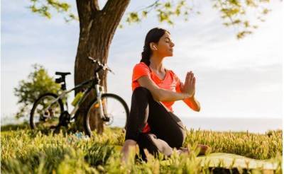 Что эффективнее улучшает психическое благополучие: медитация или спорт?