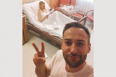 Дмитрий Шепелев опубликовал снимки возлюбленной из больницы