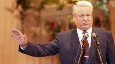 СМИ раскрыли, как фейк о войне с Украиной вынудил Ельцина отдать Крым Киеву