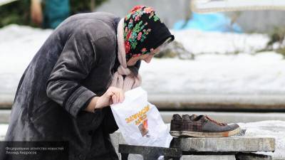 Массовая бедность: люди на Украине стоят в очередях за бесплатными обедами
