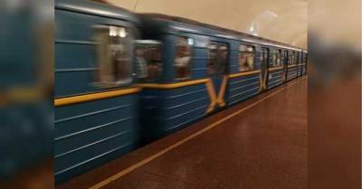 В киевском метро заканчивается срок действия зеленых карточек: что делать