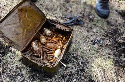 На Луганщине на территории школы найден склад боеприпасов боевиков