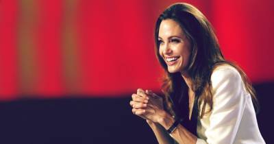 "Тихая роскошь": Анджелина Джоли с дочерью попали в объектив папарацци на выходе из магазина