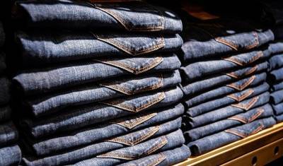Вновь модными оказались джинсы, скрывающие лишний вес