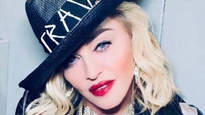 Певица Мадонна показала фото в нижнем белье и вызвала споры среди подписчиков