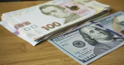Долар почав повільно рости — вже майже 28 гривень: яким буде курс валют на початку квітня