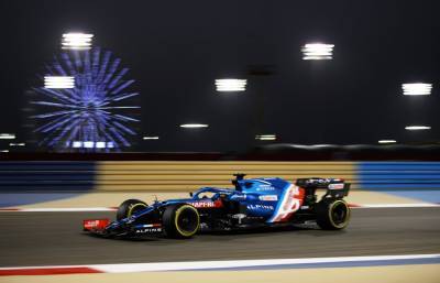 Алонсо сошел с гонки на гран-При Бахрейна из-за обертки от сэндвича