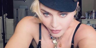 Мадонна засветила большую грудь в откровенном нижнем белье - фото - ТЕЛЕГРАФ