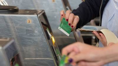 Киевское метро напомнило о зеленых карточках: с 1 апреля они не будут работать