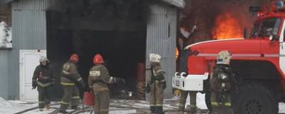 В Иванове на улице Дзержинского сгорел деревообрабатывающий цех предприятия