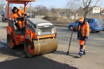 Зам брянского губрентора и депутаты проинспектировали ремонт ям на дорогах