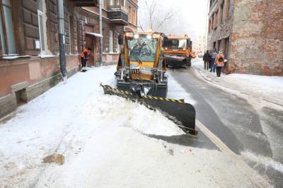 В Петербурге за неделю вывезли почти 30 тысяч тонн снега