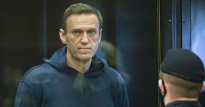 "Отчитывают меня, сидя под портретом Путина": Навальный получил шесть выговоров за две недели