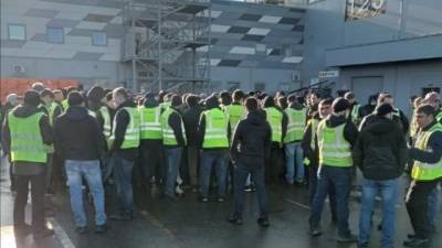 Руководство "Петровича" решило повысить водителям зарплату после забастовки