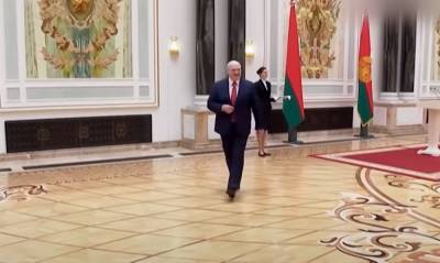Дорогие авто и поле с картошкой: СМИ показали дворец Лукашенко