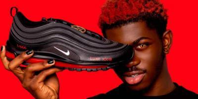 С человеческой кровью. Рэпер Lil Nas X выпустил кроссовки Nike c отсылкой к дьяволу
