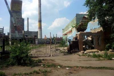 В Донецке на бывшем коксохимическом заводе устроили большую свалку