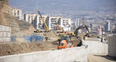 В оползневой зоне в Тбилиси начались укрепительные работы