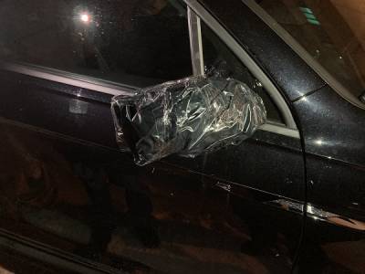 В Сыктывкаре пьяный пассажир такси разгромил две иномарки