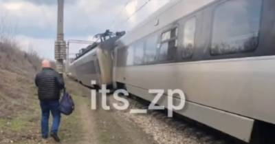 При въезде в Запорожскую область сошел с рельсов поезд &quot;Интерсити&quot; (ВИДЕО)