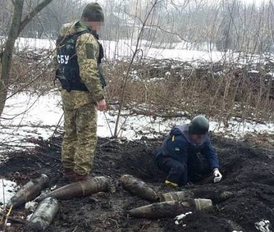 СБУ виявила схрони бойовиків зі снарядами