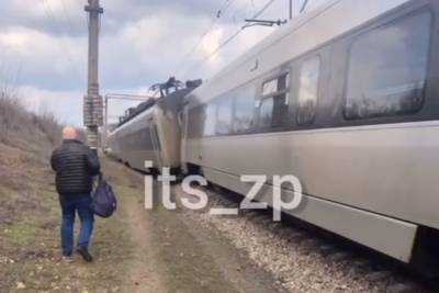 На Днепропетровщине сошли с рельсов 6 вагонов поезда "Интерсити+" сообщением Киев-Запорожье
