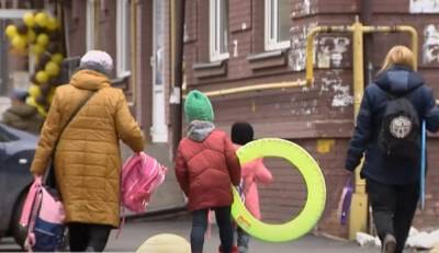 Ужесточение карантина в Украине: местные власти собрались остановить транспорт и закрыть детсады, детали