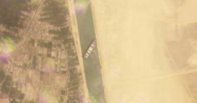"Эвер Гивен" снят с мели в Суэцком канале, навигация может возобновиться в ближайшие часы
