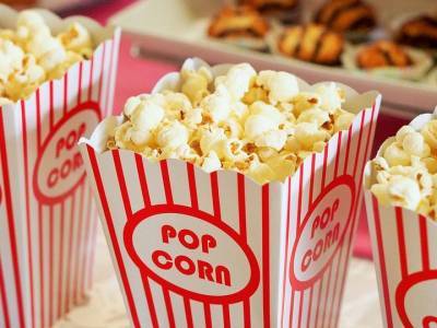 Почем попкорн для народа: как кинозалы заработают на еде
