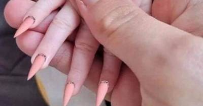 Мать, нарастившую острые ногти младенцу, раскритиковали в сети (фото)