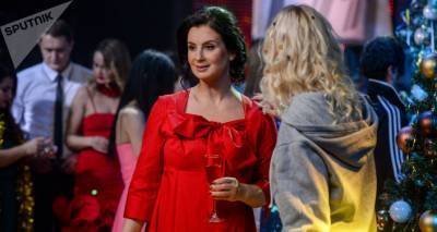 Екатерина Стриженова получила серьезную травму при падении во время съемки "Время покажет"