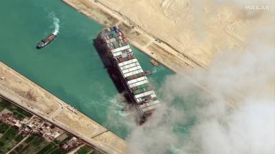Египет потребует компенсации из-за блокировки Суэцкого канала