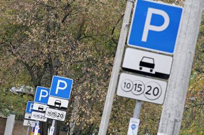 В Петербурге штрафовать за неправильную парковку станут городские власти
