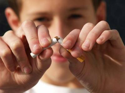 Наркологи рассказали, как отучить подростков от курения