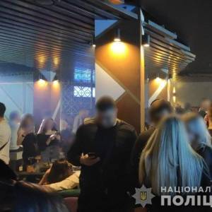 В Запорожье полиция закрыла ночной клуб «Платинум». Фото. Видео