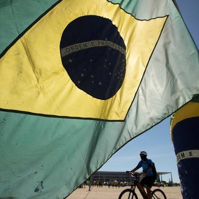 МИД Бразилии подал в отставку на фоне критики по поводу дефицита вакцин от ковида