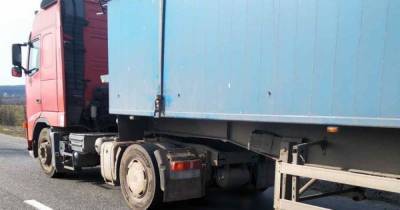 В Винницкой области из-за движения грузовиков разрушаются дома: местные угрожают перекрыть дорогу