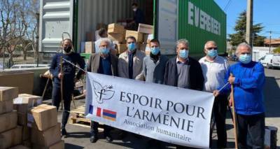 Во Франции - Более 900 ящиков помощи жителям Карабаха собрано во Франции - по инициативе Валери Буайе - ru.armeniasputnik.am - Карабах