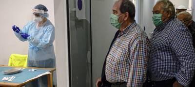 В Минздраве уточнили правила поведения пожилых людей после вакцинации от коронавируса