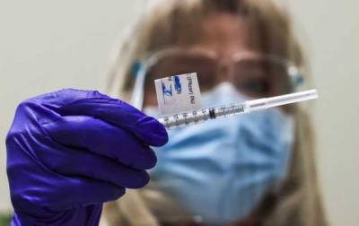 Перша доза COVID-вакцини Pfizer або AstraZeneca захищає літніх людей на 62%