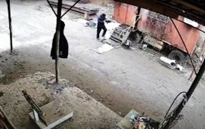 Напавшего с автоматом на пункт приема металлолома в Славянске арестовали